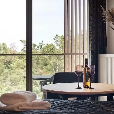 In Near And דירה