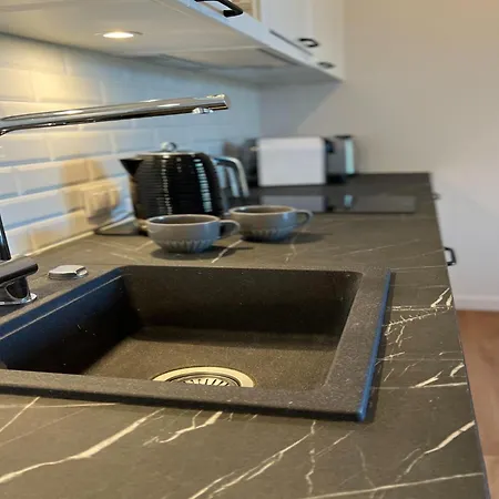 In Near And * פוביירובו